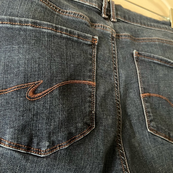 Lee Women’s Modern Series Midrise Fit Denim Shorts - Picture 4 of 10